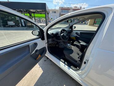 Toyota: Toyota Aygo: 1 l. | 2011 έ. Χάτσμπακ — 19