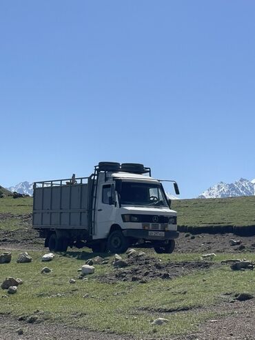 хюндай i40: Грузовик, Mercedes-Benz, Стандарт, 5 т, Б/у