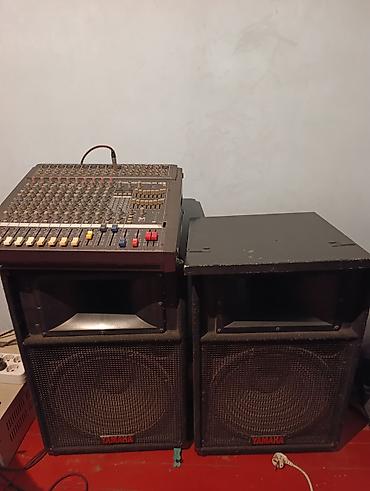 yamaha az: Dynacord PowerMate 1000 mikser və Yamaha səsgücləndirici akustik — 2