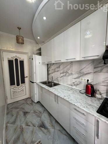 квартиры не дорогие: 3 комнаты, 100 м², Элитка, 4 этаж, Евроремонт