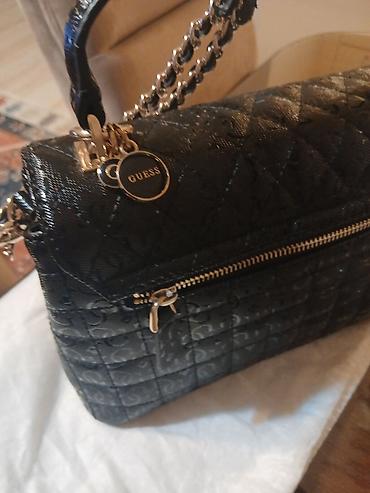 m sat daljinski: GUESS ženska torba – crna, manja crossbody/ručna torbica sa — 2