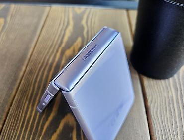 Мобильные телефоны и аксессуары: Samsung Galaxy Z Flip 3, Б/у, 256 ГБ, цвет - Фиолетовый, 1 SIM, 2 SIM — 6
