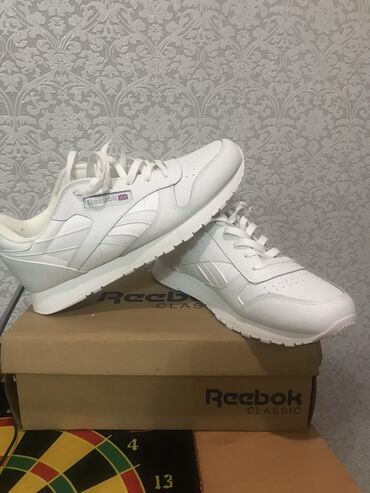 женские белые беговые кроссовки reebok: Продаю новые Reebok. 45 размер