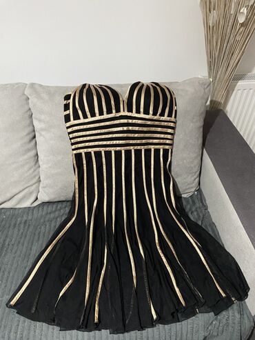 Haljine: Elegantna crno-zlatna haljina na pruge - Model: koktel/večernja — 5