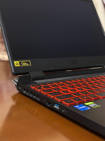 Acura: Acer Nitro, 15.6 ", Intel Core i5, 512 GB