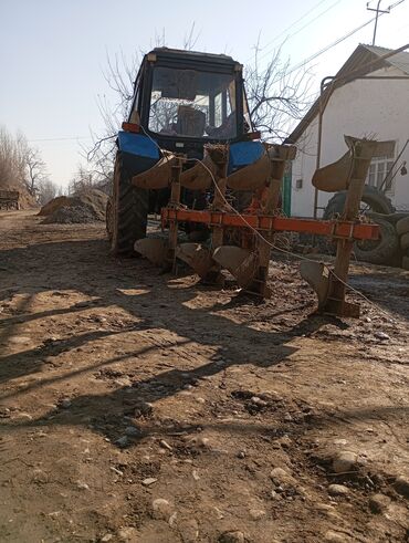 диск на сеялку: Трактор Беларус МТЗ 82.1 с навесным плугом - Полный привод 4x4. -