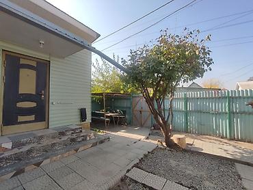 Продажа полдома: Продается пол дома в центре Рабочего Городка. Общий участок 4 сотки — 13