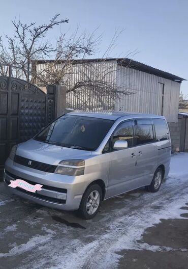 Toyota: Toyota Voxy: 2003 г., 2 л, Автомат, Бензин, Минивэн