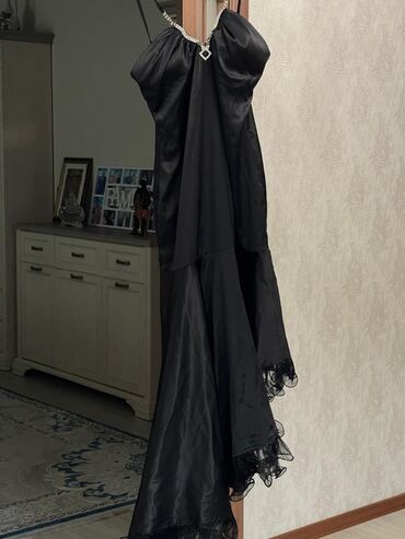 скромное платье: Вечернее платье, Коктейльное, Длинная модель, Креп, Без рукавов, S (EU 36), M (EU 38)