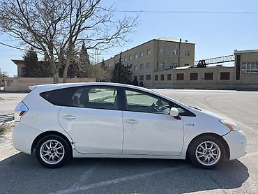 tesla model s: Toyota Prius: 1.8 l | 2011 il Universal — 4