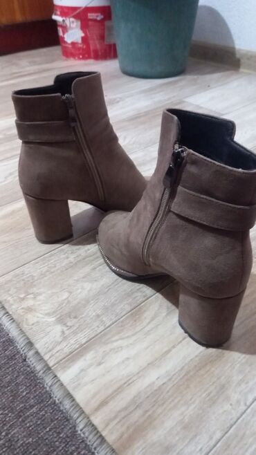 Сапоги: 37р.1200сом состояние отличное at lalafo.kg Сапоги: 37р.1200сом состояние отличное