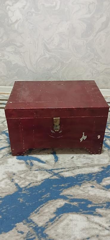 Metall sandıq/çəkmə qutusu - Material: metal gövdə, daxili isə ağac