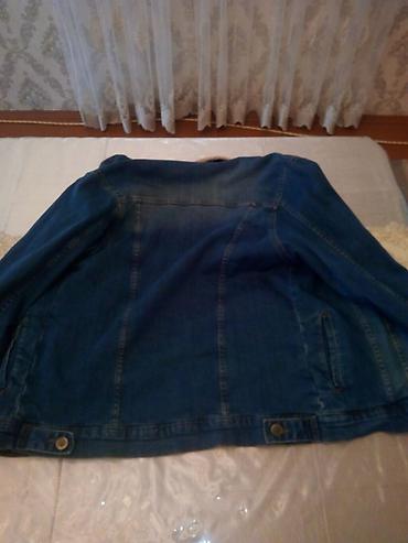 idman geyimleri sederek: İçi yunlu cins gödəkçə. Mavi denim materialdan hazırlanıb, iç hissəsi — 2