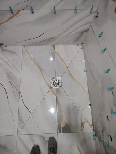 Plitə işləri: Peşəkar kafel-metlax və mərmərə bənzər porselen plitələrin döşənməsi — 2