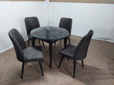 Setovi stolova i stolica: Cena kompleta 💵💸 🔹Stolica 🔹Boja -Bež 🔹Materijal-metalni ram presvucen