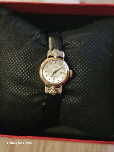 джинсовка женская: Продаю золотые часы с бриллиантами. 6.65 грамм,6 бриллиантов