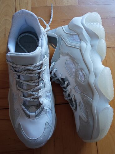 Sneakers & Athletic shoes: Bershka, 40, color - White
