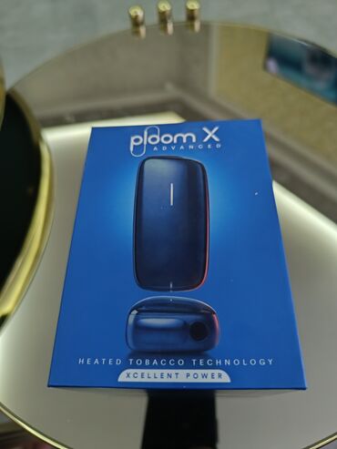 göy rəngli çiçəkdən sırğalar: Ploom X Advanced qızdırılan tütün cihazı istifadəçilər üçün nəzərdə
