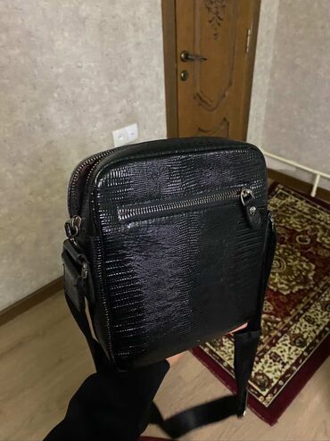 женский кошелек для документов: Butun компактная, черная, с фактурой под рептилию. - Форм‑фактор