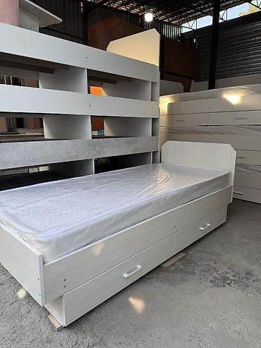 bunk bed: Односпальная кровать, Новый, С матрасом, длина - 200 см — 1