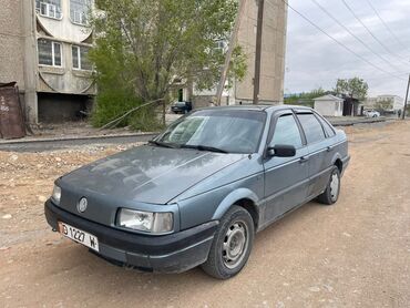 Volkswagen: Volkswagen Passat: 1990 г., 1.8 л, Механика, Бензин, Седан