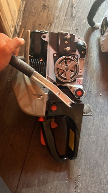 Бензопилы: Бензопила «ЗУБР 7500» - Тип: бензиновая цепная пила - Мощность — 9