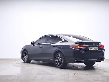 Lexus: Lexus ES: 2022 г., 2.5 л, Гибрид — 2