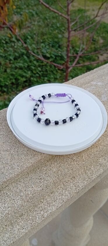 Yemək masaları, oturacaqları: Məhsul: Əl işi tənzimlənən bilərziklər Təsvir: - Rəngli kvadrat/kubr — 8