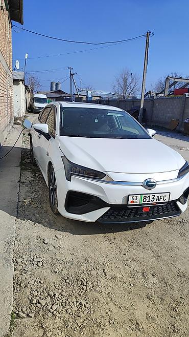 GAC: GAC Aion S — полностью электрический седан в белом цвете. Кузов и — 1