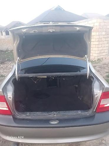 raf 4: Opel Vectra sedan - Kuzov: 4 qapılı sedan, tünd boz rəng - Mühərrik — 5
