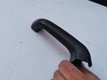 Auto delovi: Rucka levih vrata Lada 21214i Niva 2012 godiste n. tip. Polovnano — 2