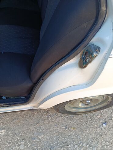 VAZ (LADA): VAZ 2107, ağ rəng, sedan kuzov. - Xarici görünüş: ağ boya, xromlu ön — 10