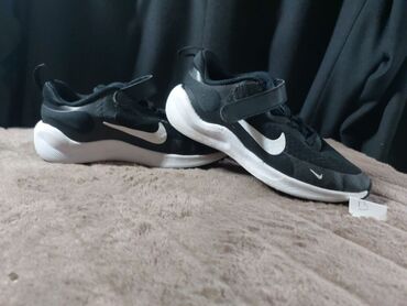 Makasin və loferlər: Nike, Ölçü: 34, rəng - Qara, İşlənmiş