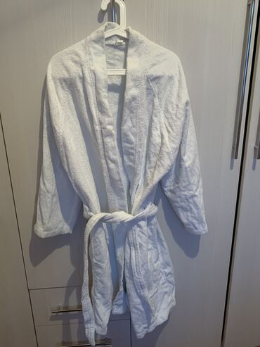 домашний халат велюровый: S (EU 36), M (EU 38), цвет - Белый
