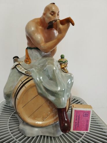 статуэтки антиквариат: Распродажа из личной коллекции! Фарфоровые статуэтки. Штоф "Казак на
