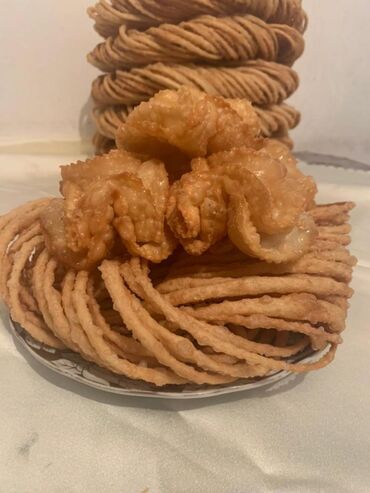 Выпечка, хлебобулочные изделия: Санза 1 шт Булочки 1 кг в одном килограмме 24 шт Пирог 2,5 кг 1300 — 18