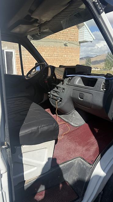 грузовой авто: Mercedes-Benz Спринтер: 2005 г., 2.2 л, Механика, Дизель, Фургон — 9