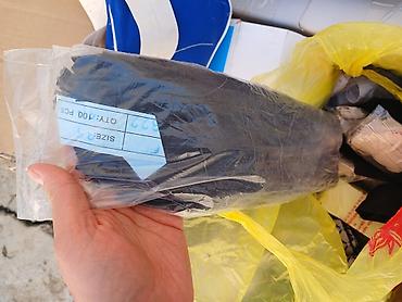 Другие фольгированные материалы: Продаётся фурнитура ( нитки разной рацветкиножницы,замочки, ткани — 10