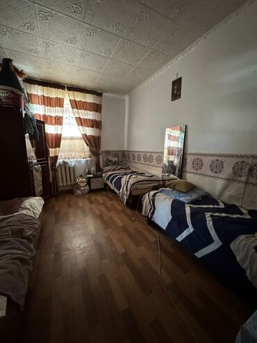 пол дома: Полдома, 42 м², 2 комнаты, Риэлтор, Старый ремонт