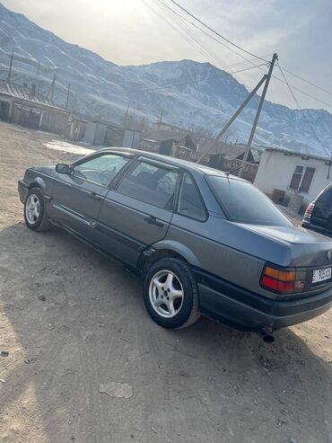 Volkswagen: Volkswagen Passat: 1989 г., 1.8 л, Механика, Бензин, Седан