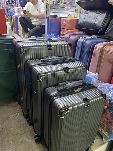 дорожные чемоданы: Чемодан, Новый, Маленький (до 40 л), Вращающиеся колеса на 360° — 2