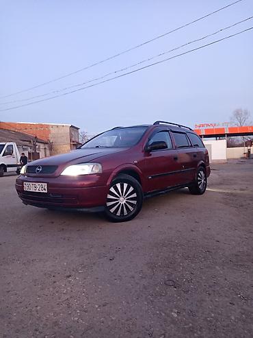 tap az opel vectra: Opel Astra универсал kuzovlu minik avtomobil. Rəngi tünd qırmızı — 1