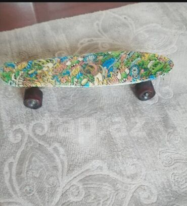 Velosiped ehtiyyat hissələri: Mini kruizer tipli skeytbord - Gövdə: rəngarəng, qrafikli plastik