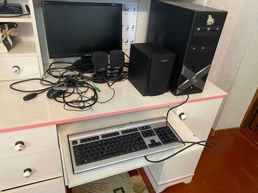 Ноутбуки, компьютеры: Продаётся компьютер туда входит: Клавиатура,системный блок,монитор,3
