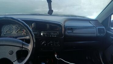 Volkswagen: Volkswagen Vento: 1993 г., 1.8 л, Механика, Бензин, Седан — 10