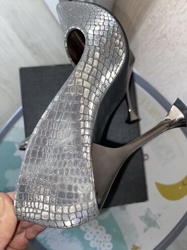 Tuflilər: Tuflilər, Ölçü: 37, rəng - Gümüşü, Yeni — 10