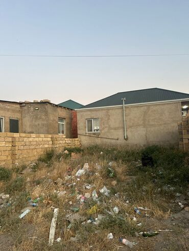 razində torpaq satılır: Yaşayış evlərinin tikintisi üçün nəzərdə tutulmuş torpaq sahəsi. Sahə