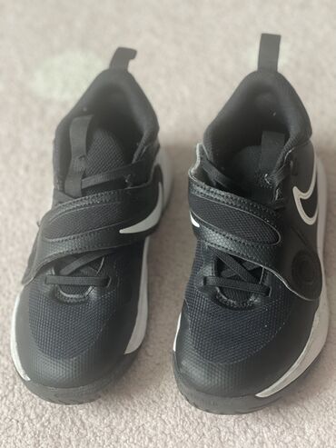 Kids' Footwear: Nike, Athletic footwear, Size: 33, color - Black
