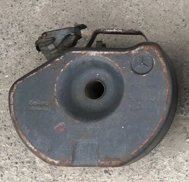 купить бу зарядное устройство для автомобильного аккумулятора: Топливный бак Mercedes-Benz Б/у, Оригинал