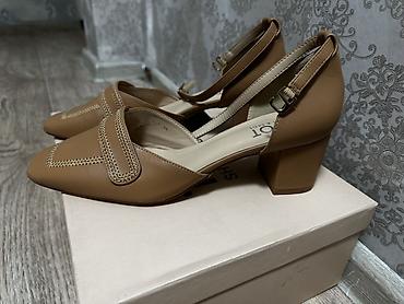 Ботинки и ботильоны: Женская обувь. Ботинки Деми новые, размер 38. 1300 сом Туфли новые — 5